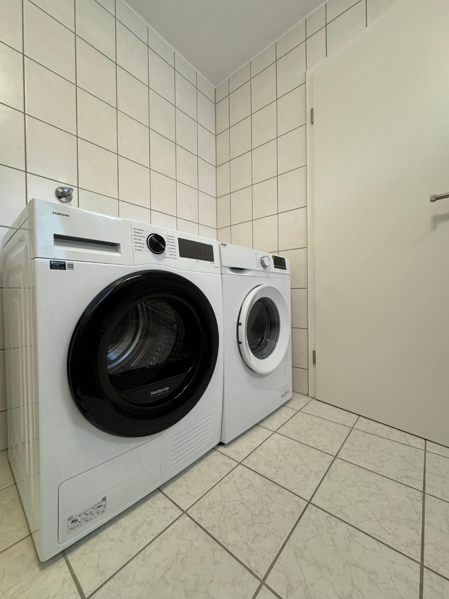 Goldcream Suites - Modern - Netflix - Free Parking غنزبرغ المظهر الخارجي الصورة